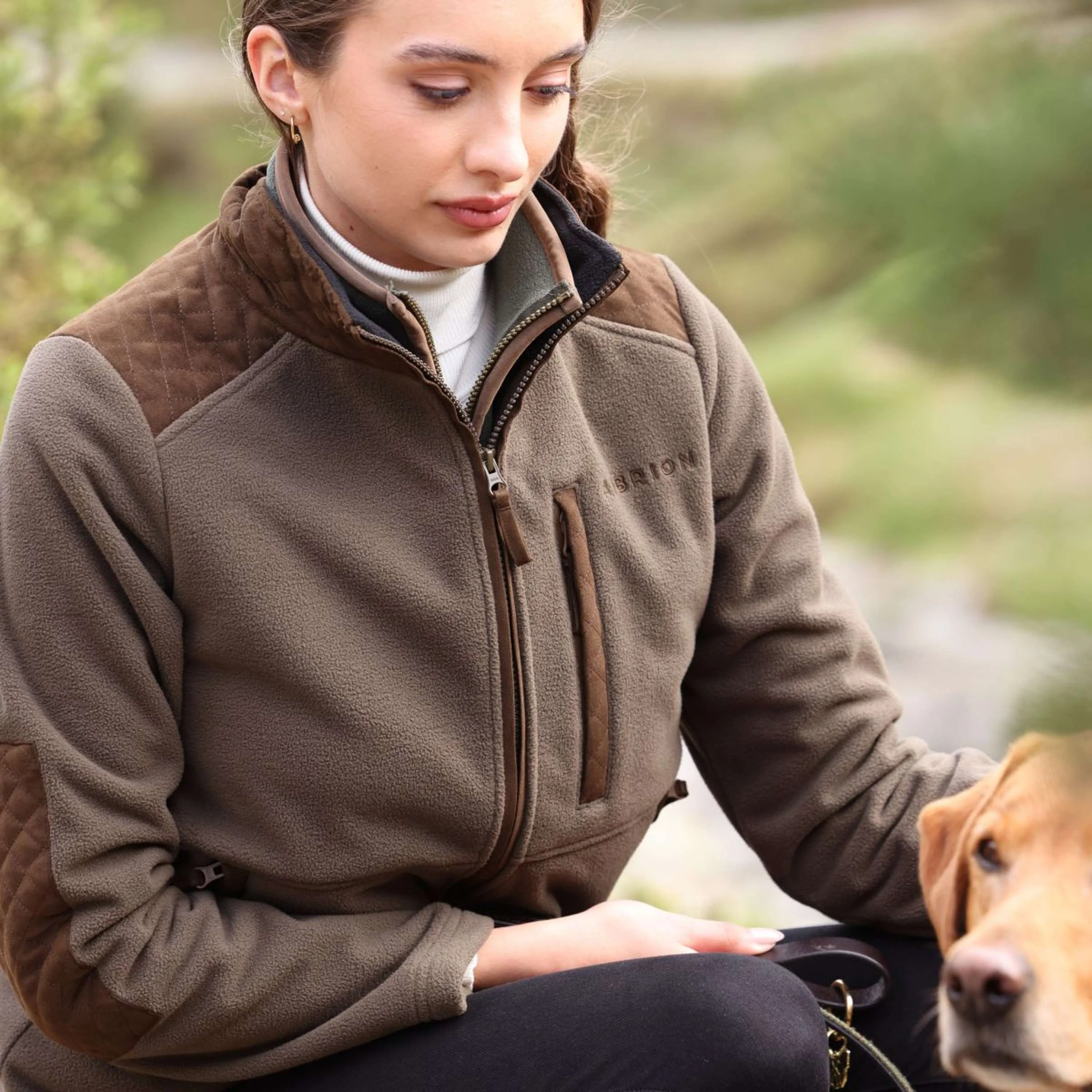 Aubrion by Shires Felpa con cappuccio e zip Heritage Fleece Oliva scura - Image 33