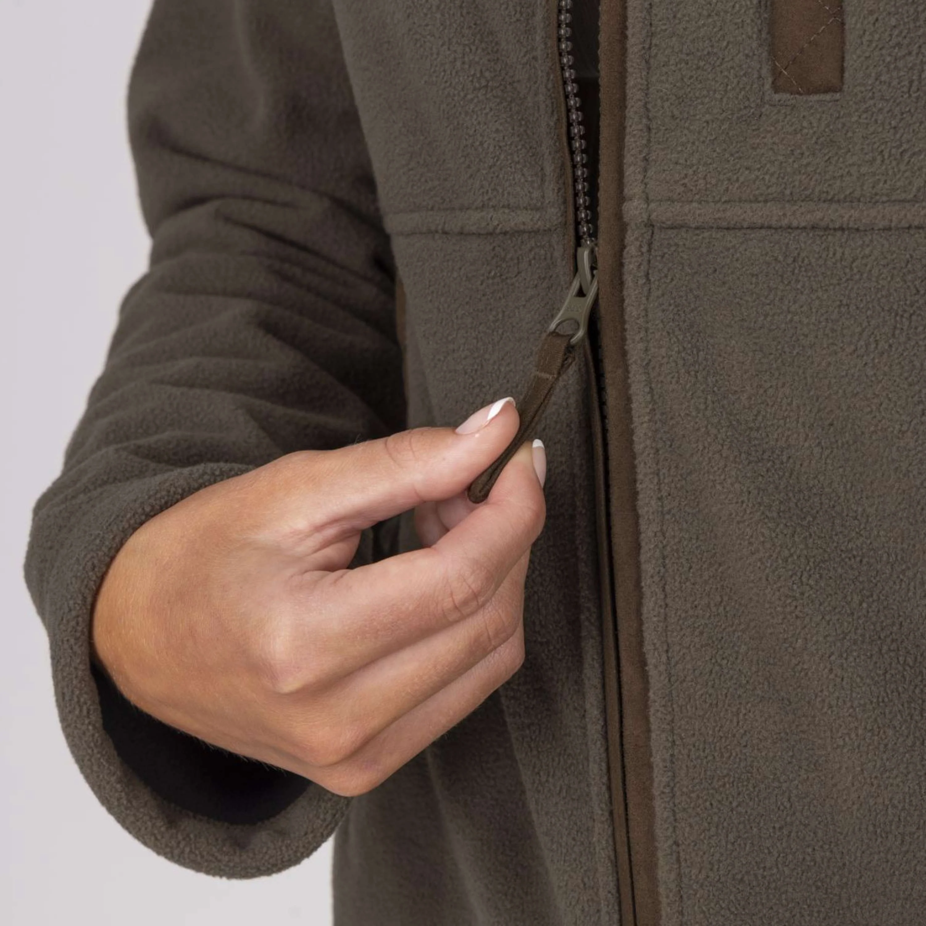 Aubrion by Shires Felpa con cappuccio e zip Heritage Fleece Oliva scura - Image 39
