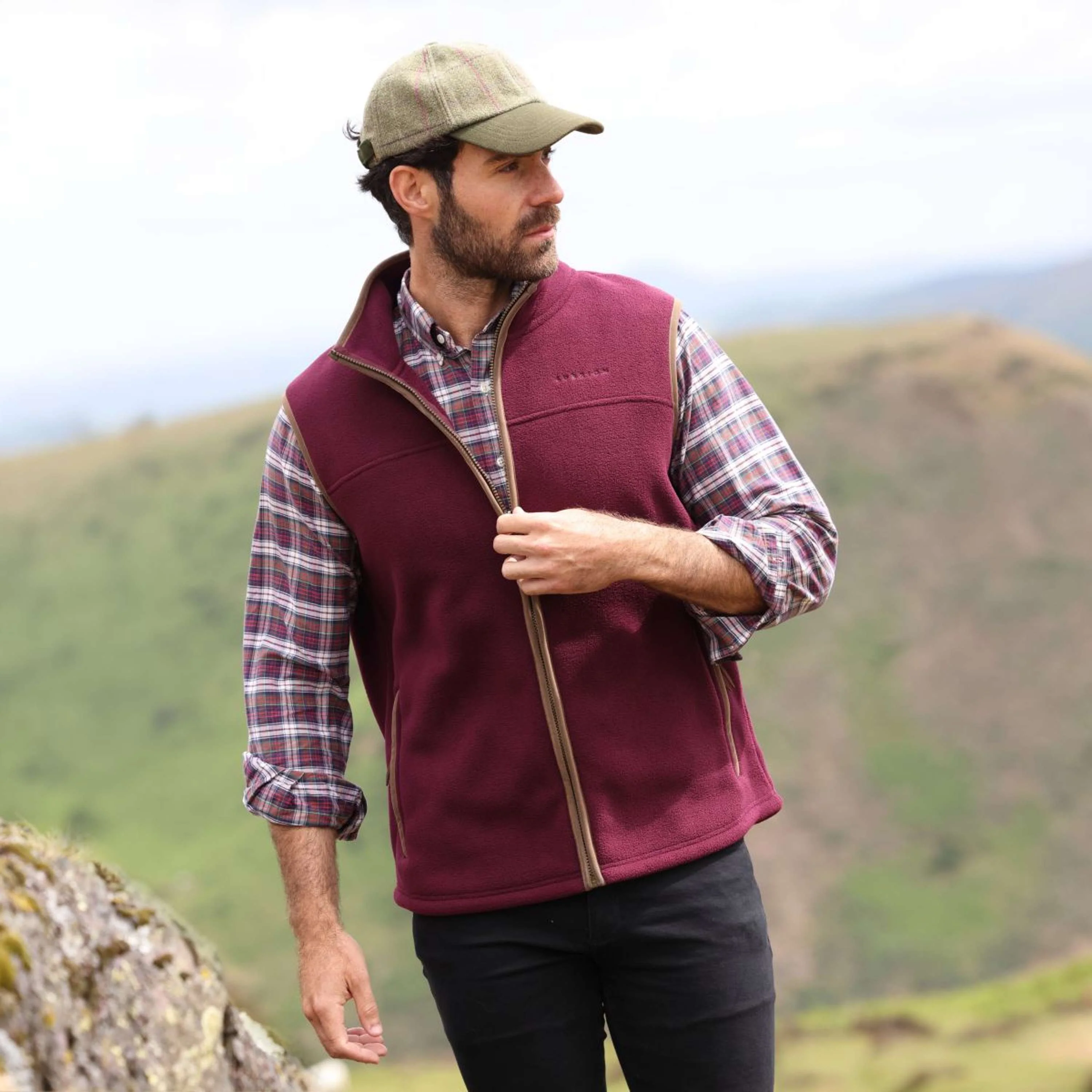 Aubrion by Shires Gilet Original Fleece Maroon - Image 6