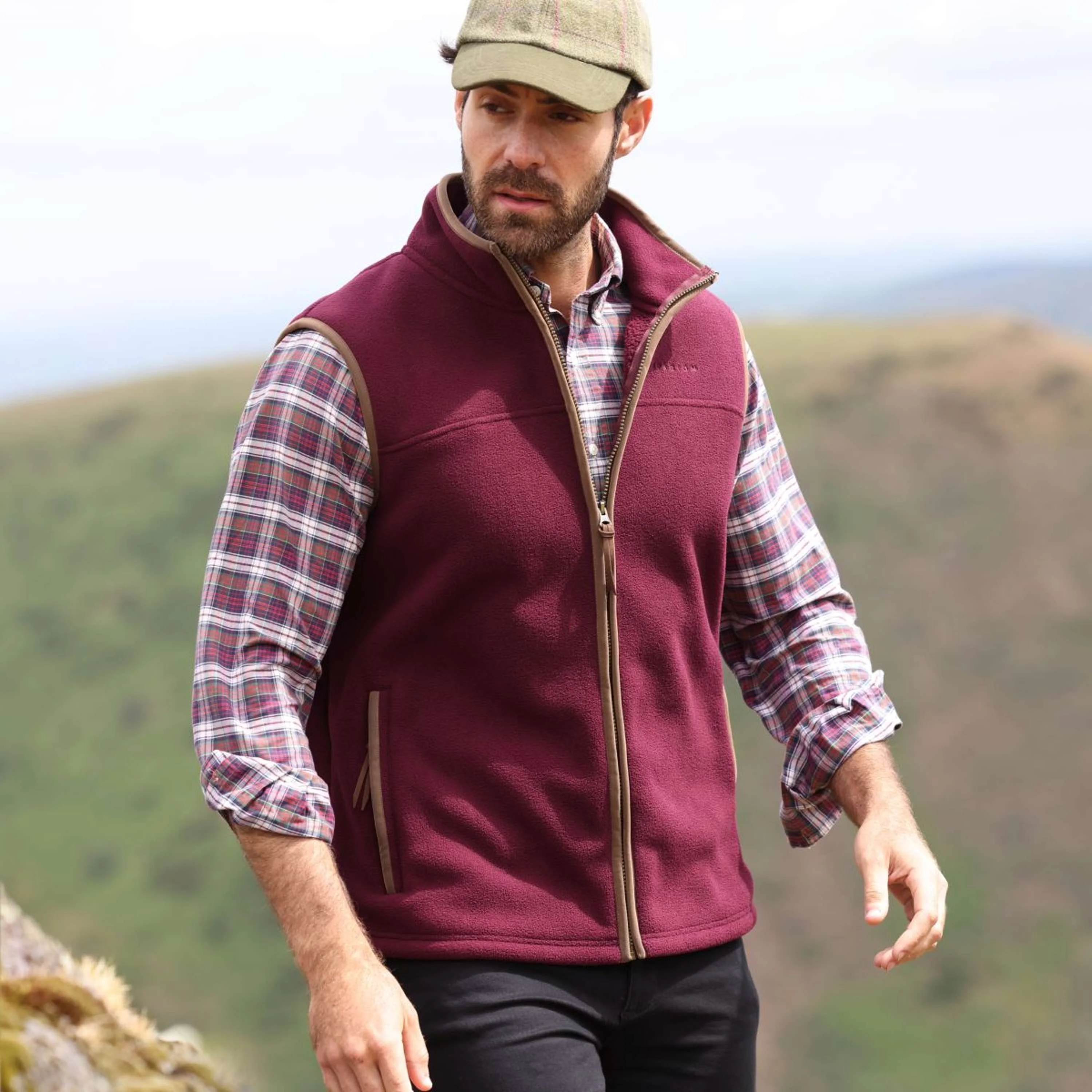 Aubrion by Shires Gilet Original Fleece Maroon - Image 8