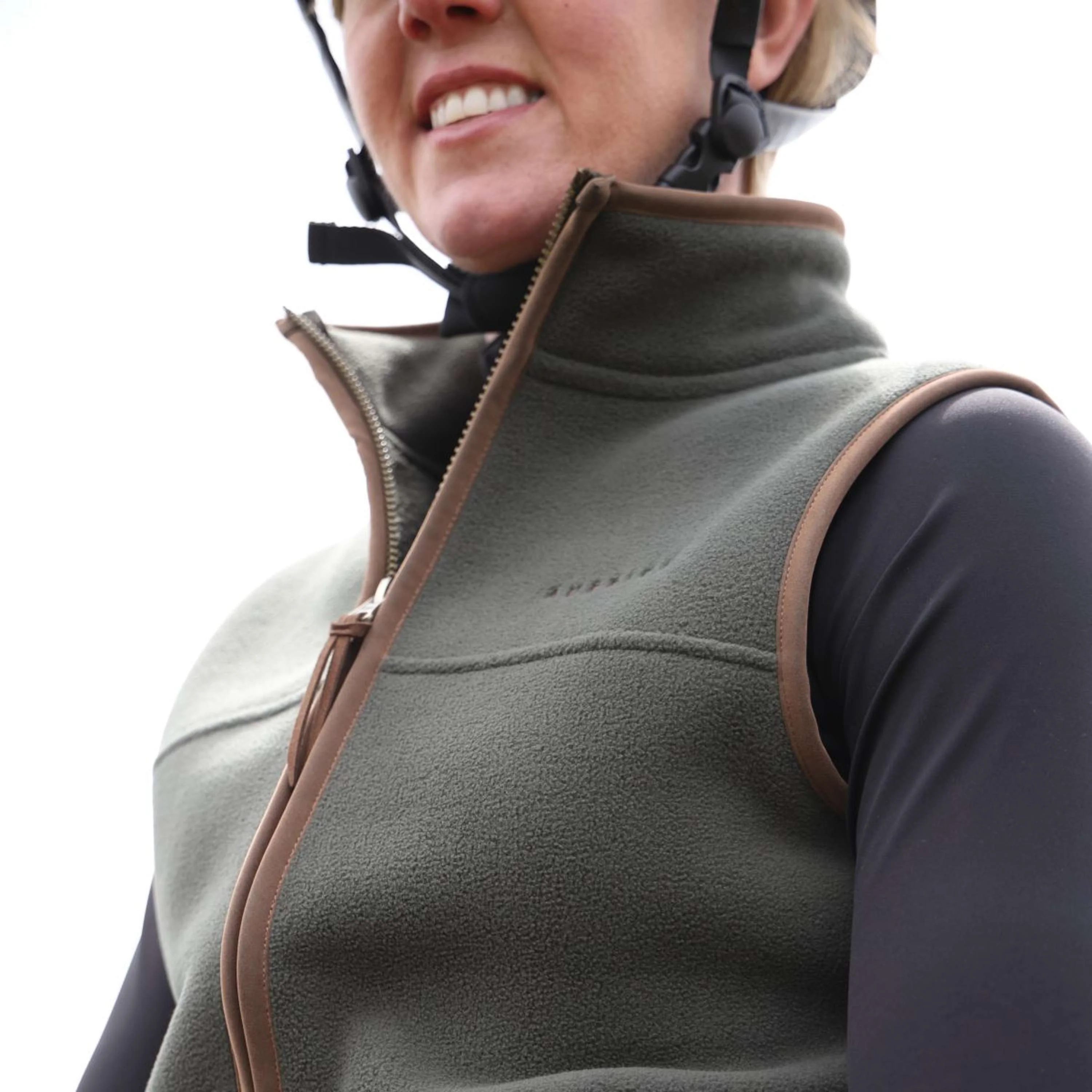 Aubrion by Shires Gilet Original Fleece Verde - Image 7