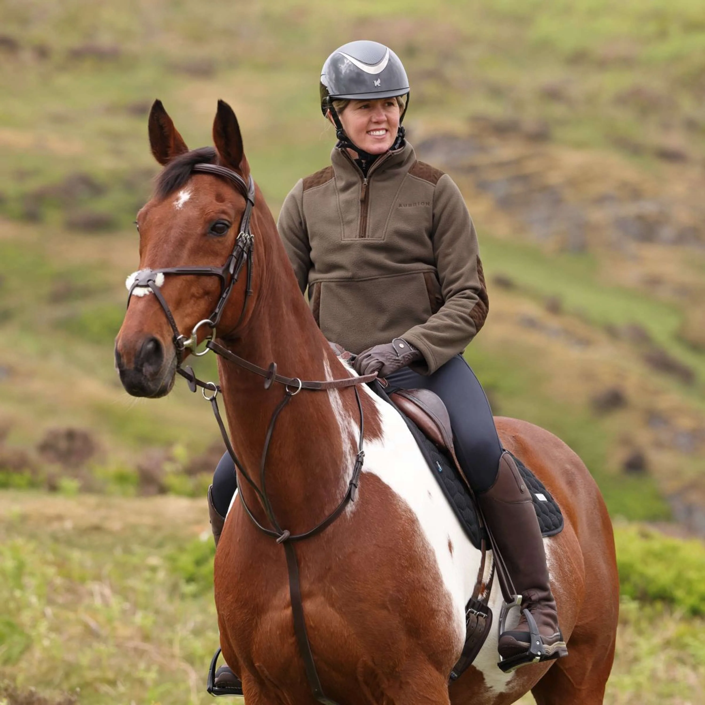 Aubrion by Shires Maglione Heritage Fleece Oliva scura - Image 15