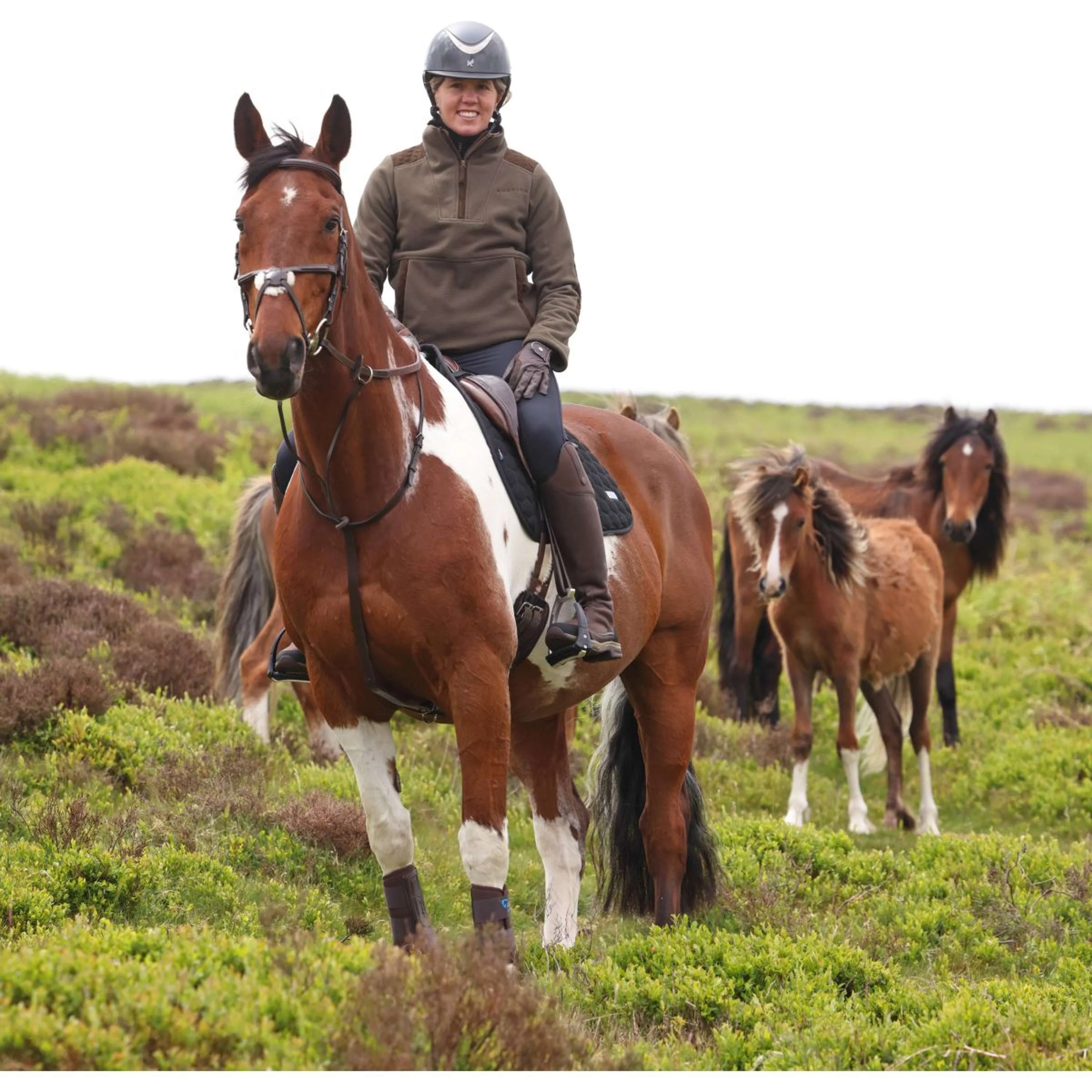 Aubrion by Shires Maglione Heritage Fleece Oliva scura - Image 16