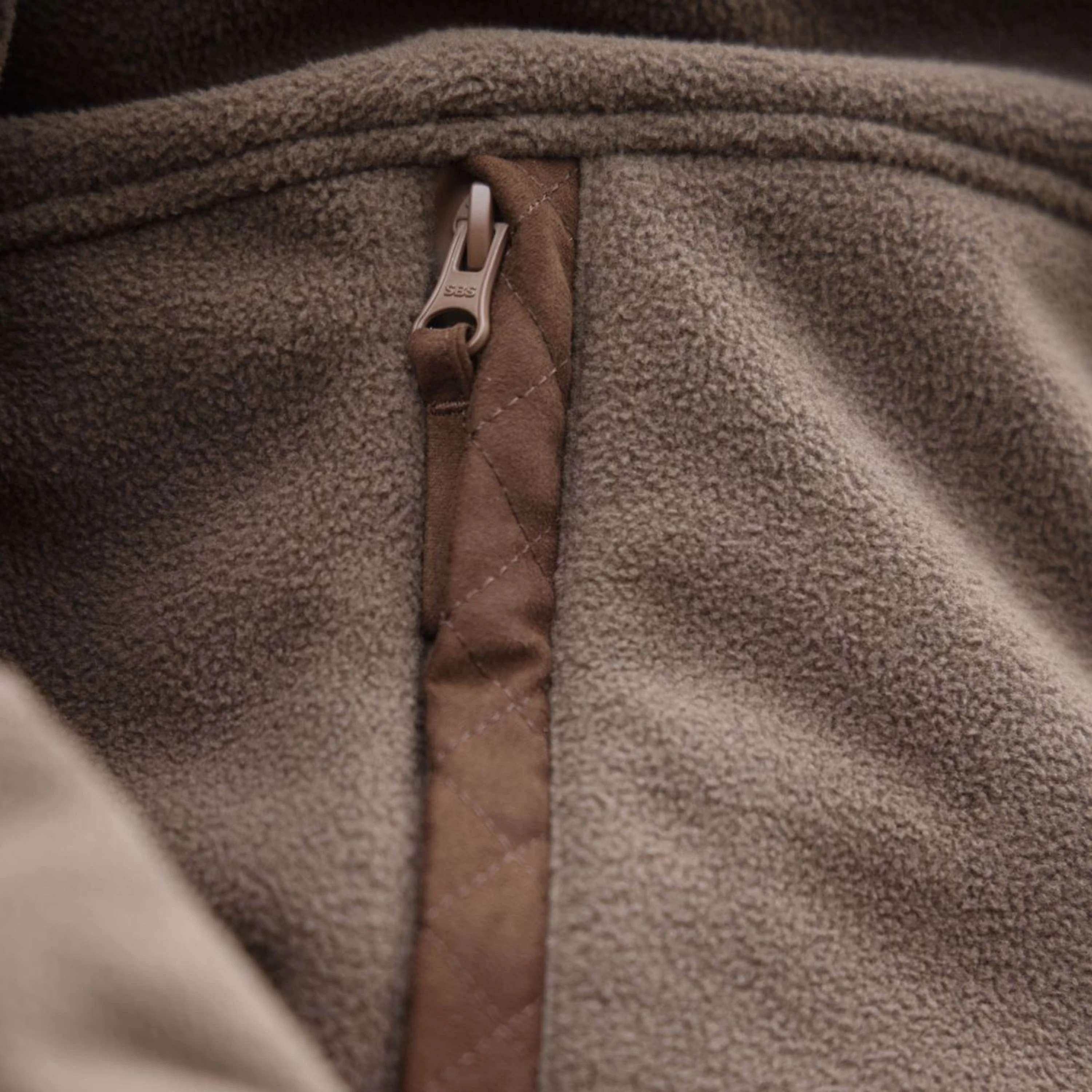 Aubrion by Shires Maglione Heritage Fleece Oliva scura - Image 5