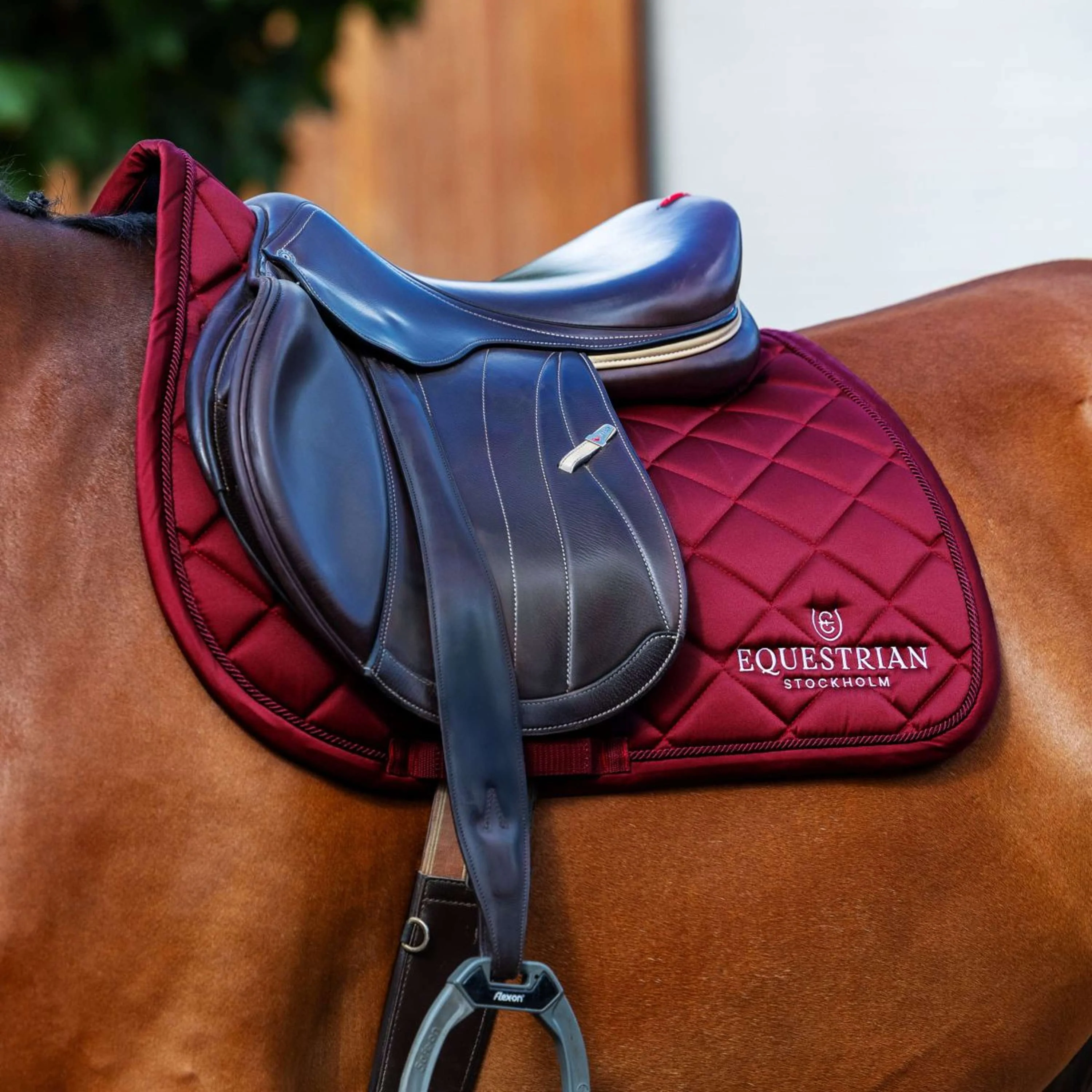 Equestrian Stockholm Sottosella Line saltando Bordeaux - Image 2