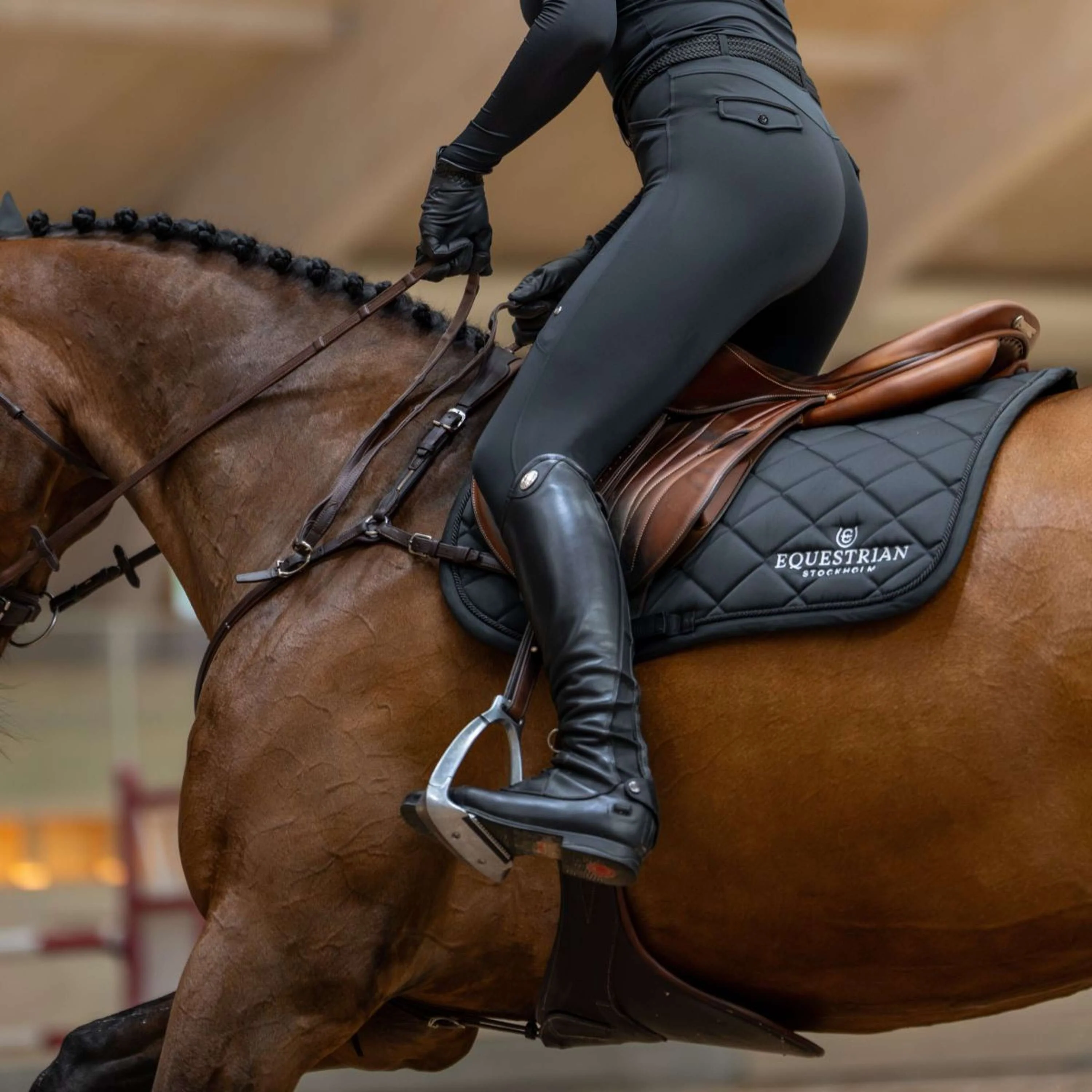 Equestrian Stockholm Sottosella Line saltando Nero - Image 6