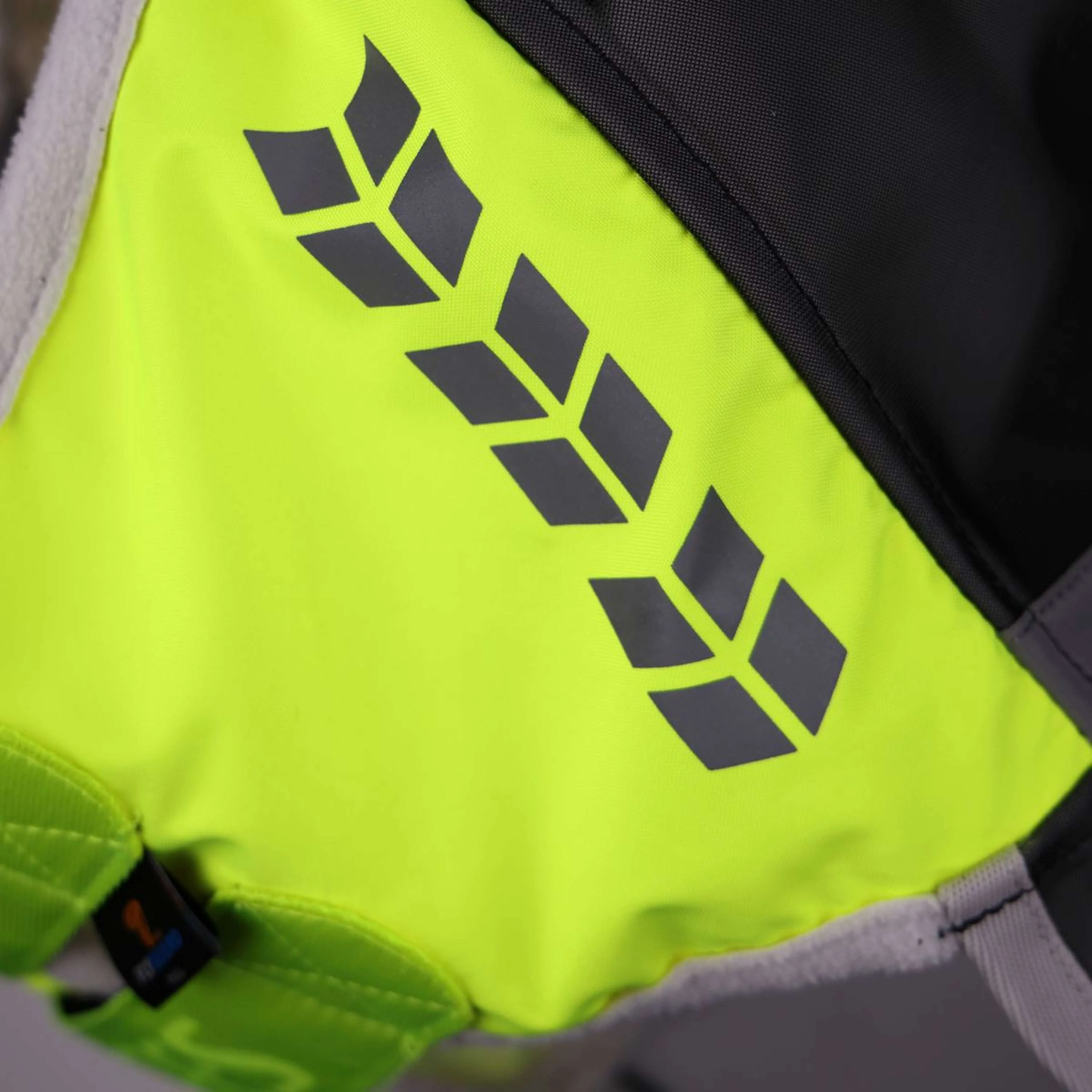 FlyGuard by Shires Maschera per Mosche Pro Hi-Viz Fine Mesh con Orecchie e Frange Giallo fluo - Image 6