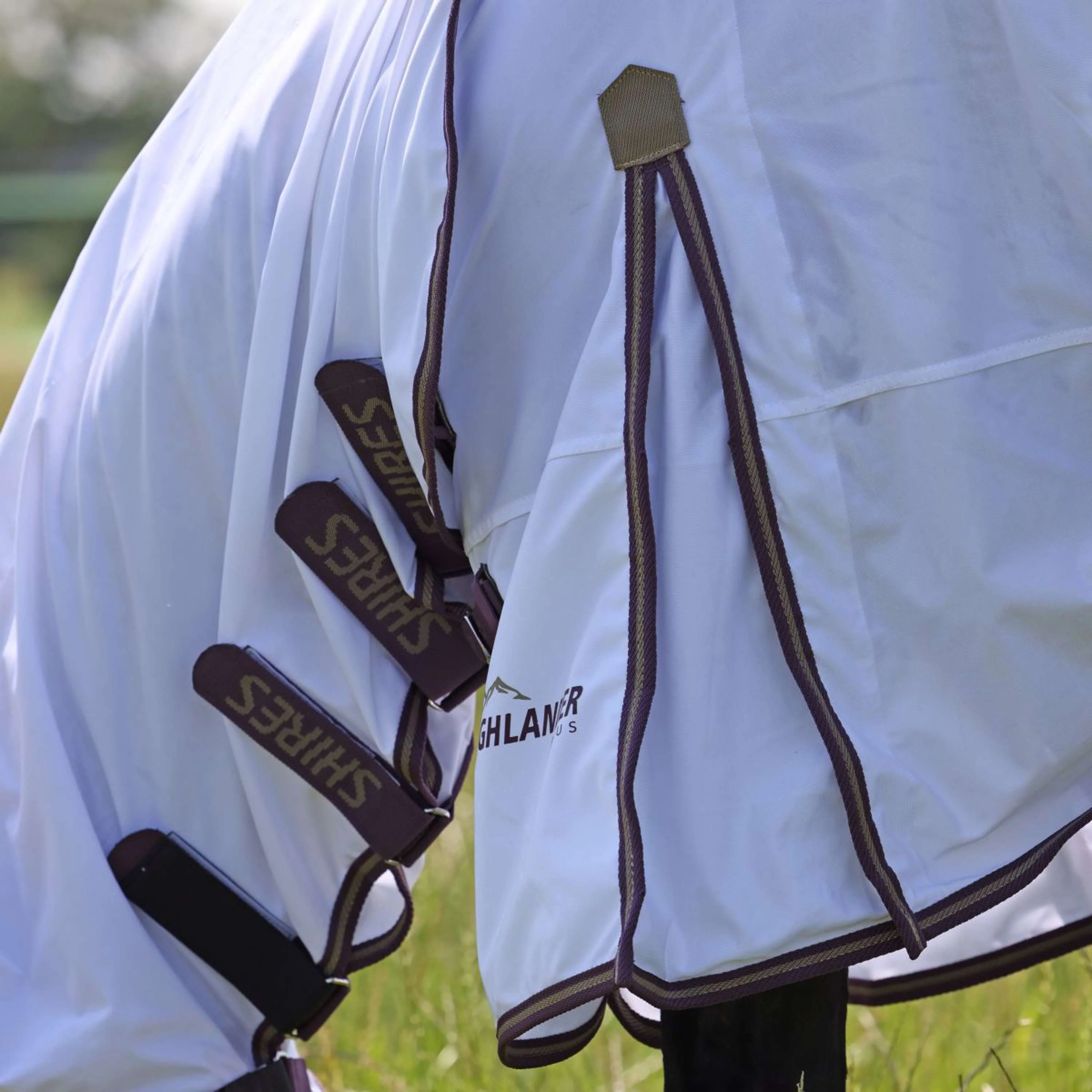 Highlander Plus by Shires Coperta Antimosche Combo Bianco/Black Cherry - Image 4