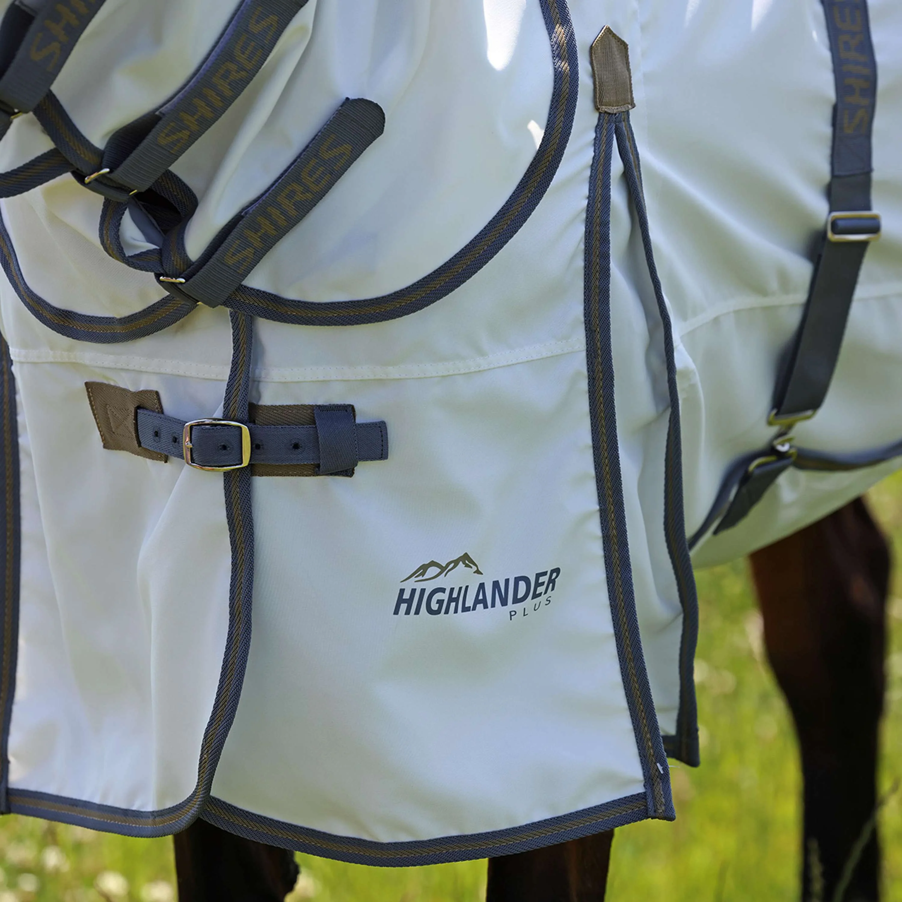 Highlander Plus by Shires Coperta per Eczema Sweet-Itch Combo Bianco/Airforce - Image 2