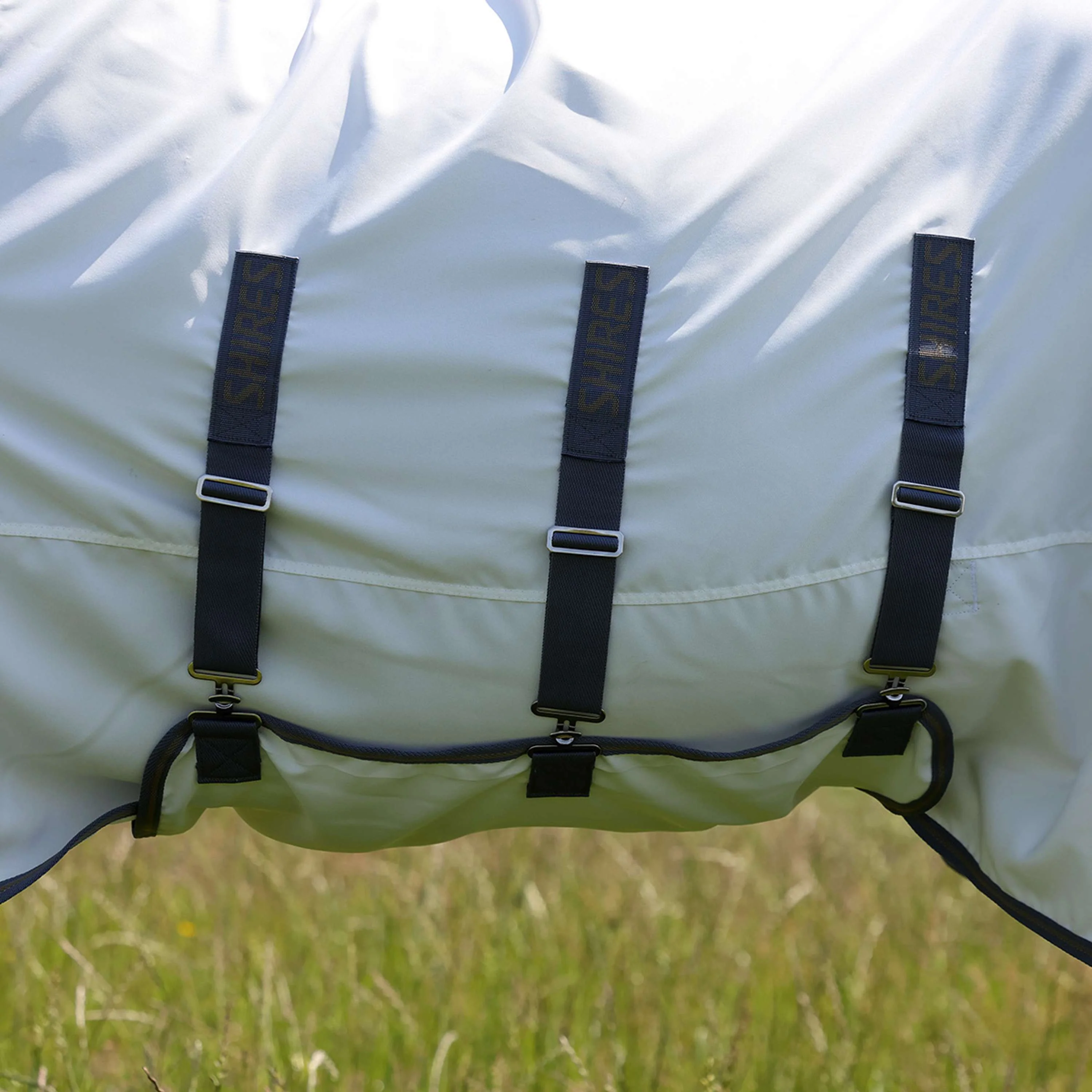 Highlander Plus by Shires Coperta per Eczema Sweet-Itch Combo Bianco/Airforce - Image 6