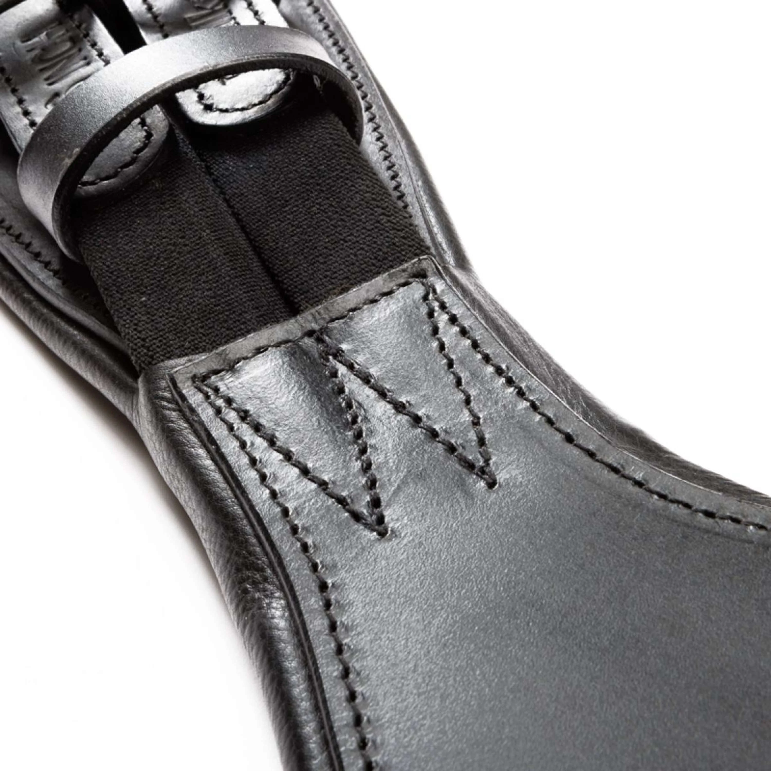 Kavalkade Sottopancia da dressage Casper Oiled Leather con Elastico Nero - Image 5