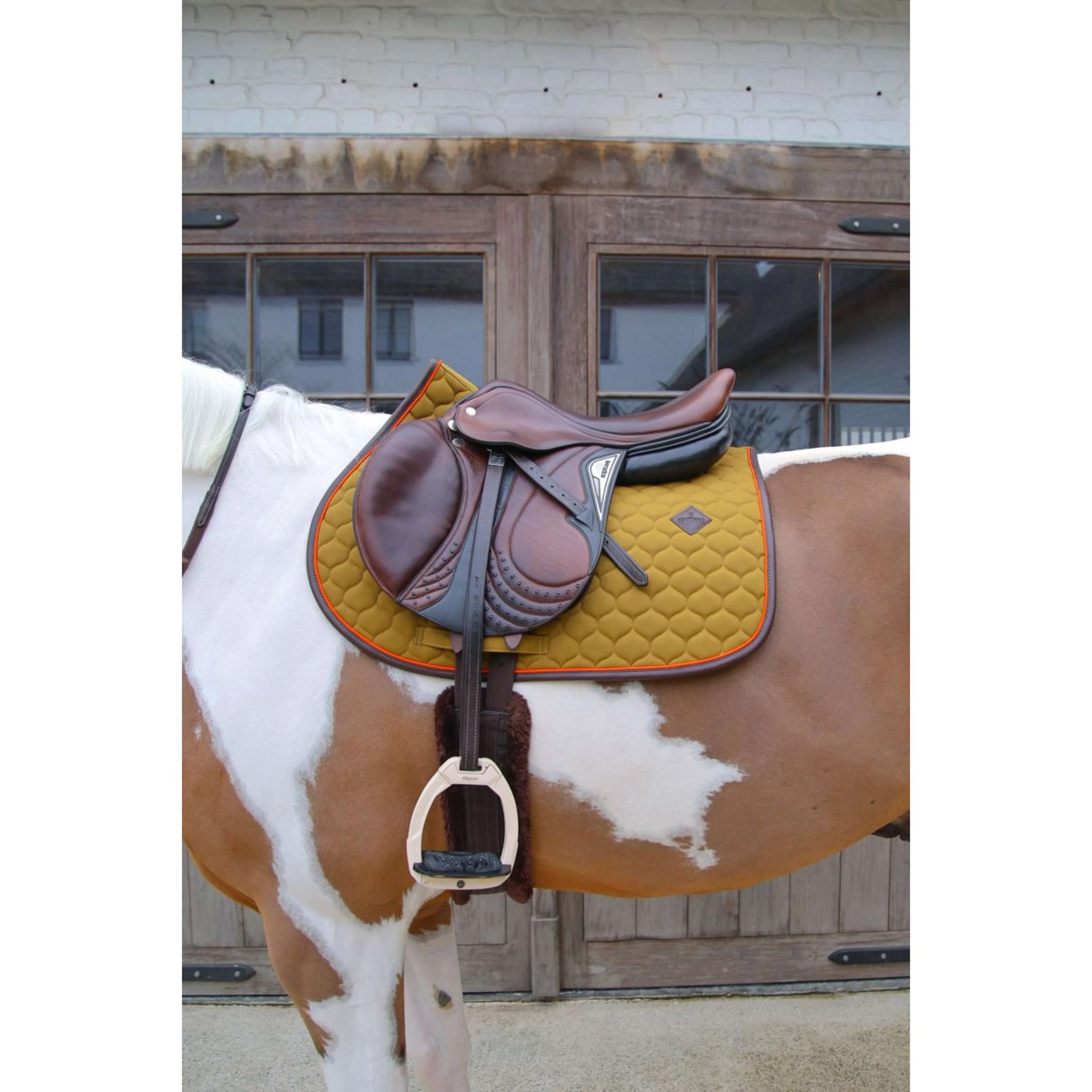 Kentucky Horsewear Sottosella Onion Quilt Leather Neon saltando Cachi - Image 5