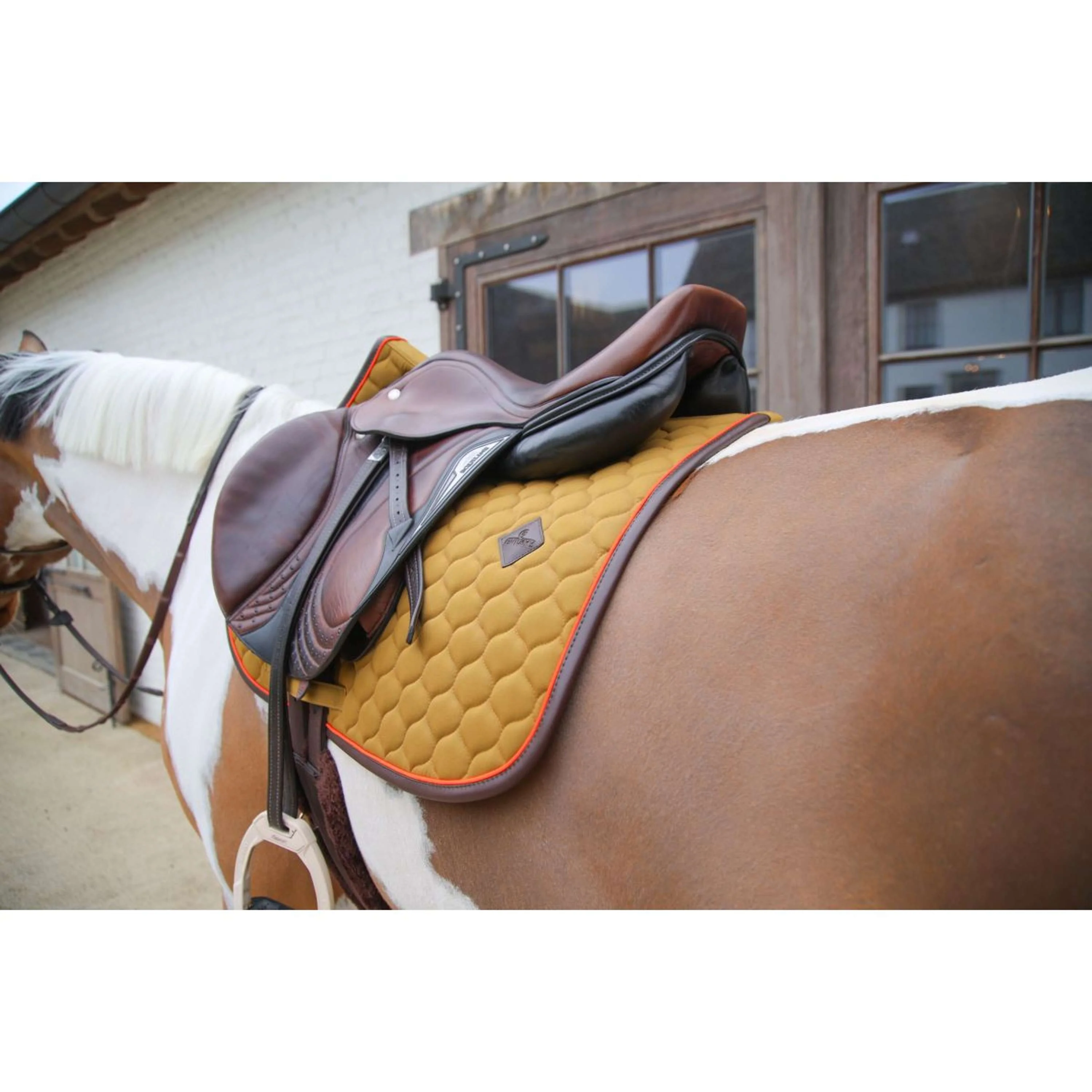 Kentucky Horsewear Sottosella Onion Quilt Leather Neon saltando Cachi - Image 6