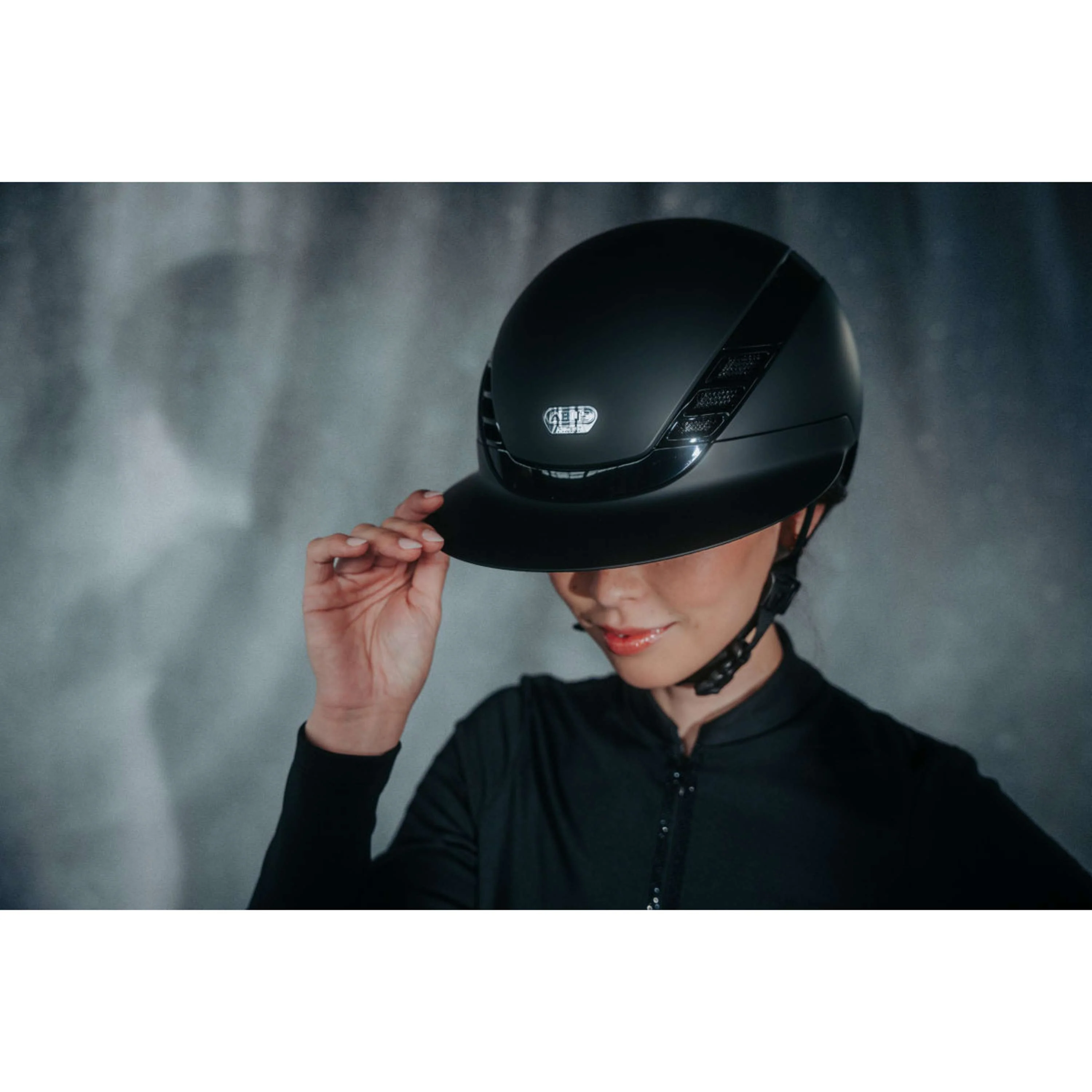 Pikeur Cappellino AirLuxe Pure Visiera lunga Nero - Image 2