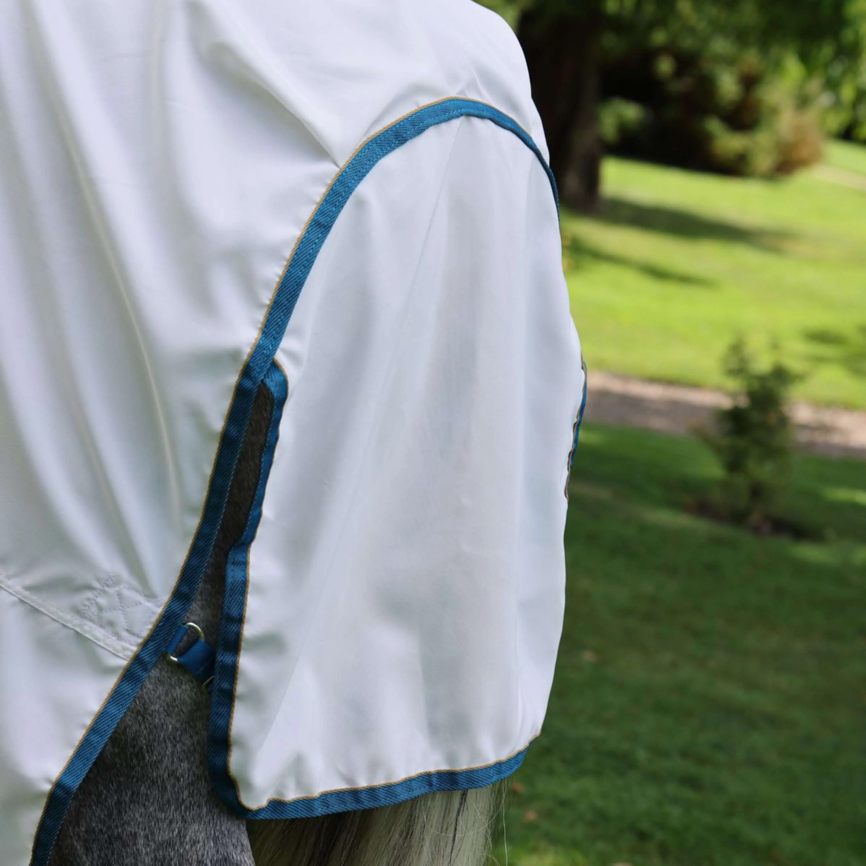 Tempest Plus by Shires Coperta per Eczema Sweet-Itch Combo Bianco/Airforce - Image 7