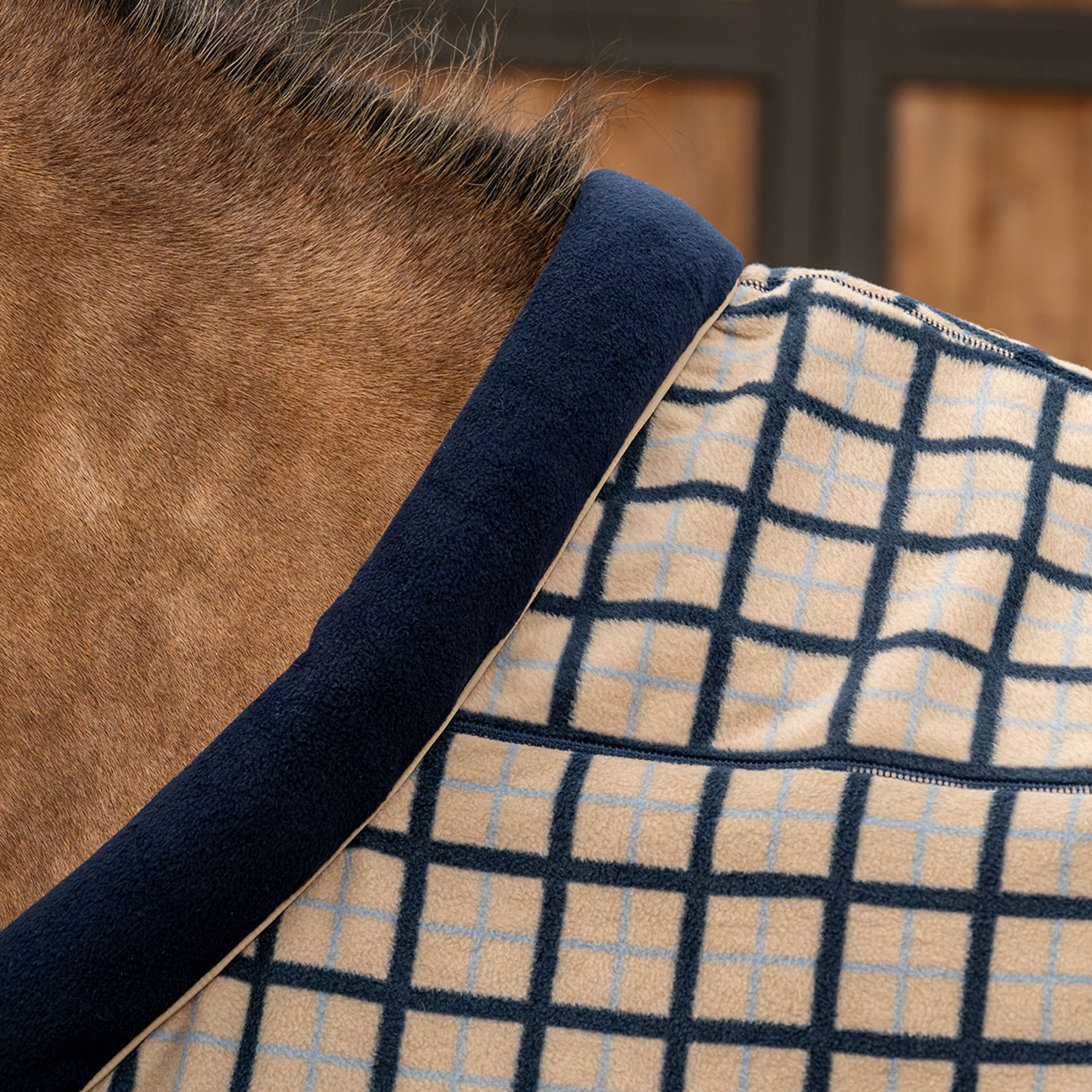 Velder Horsewear Premium Fleece Cooler with Collar Controllo della Marina - Image 5